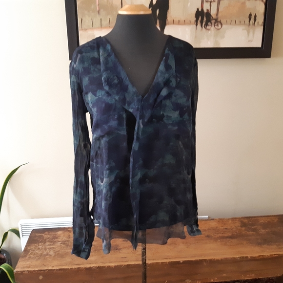 Babaton Tops - Aritzia Babaton silk blouse